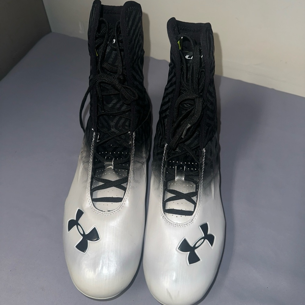 Under Armour Highlight RM Black/ White Sz 13  1240471-011 Football Cleats